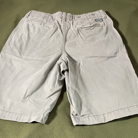 2 pairs of men’s shorts. LR Scoop green cargo, gray National Outfitters. Size 36 - Picture 13 of 15